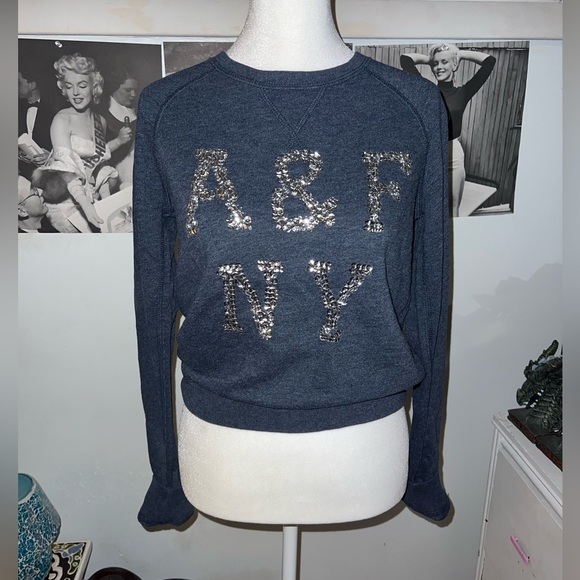Y2K Abercrombie & Fitch Crew Neck 🤍 - Picture 1 of 4